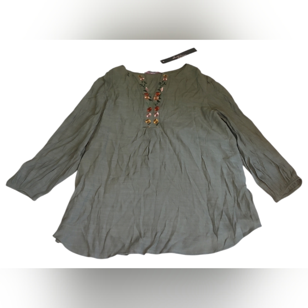 NWT olivia & martin Green Floral Detail V-Neck Quarter Sleeve Top Size Large